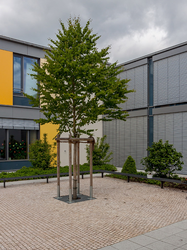 Hausfassade mit Raffstoren
