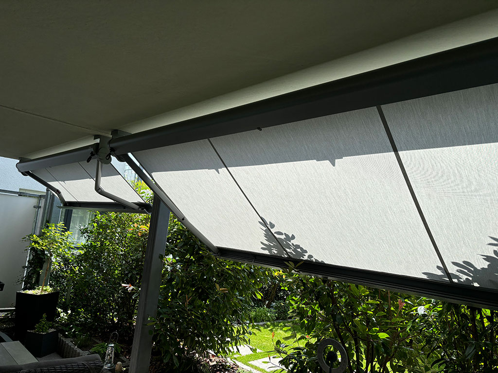 Balkon mit Markise