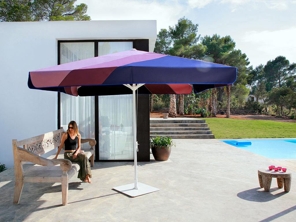 Terrasse mit Sonnenschirm